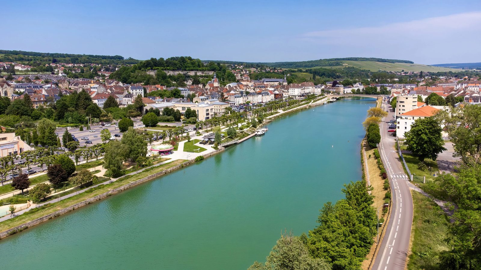 Vue aérienne de Château-Thierry et de la Marne